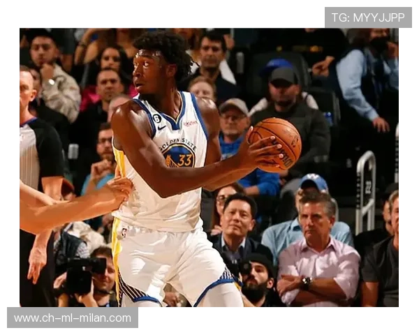 怀斯曼篮下背打命中展现力量优势