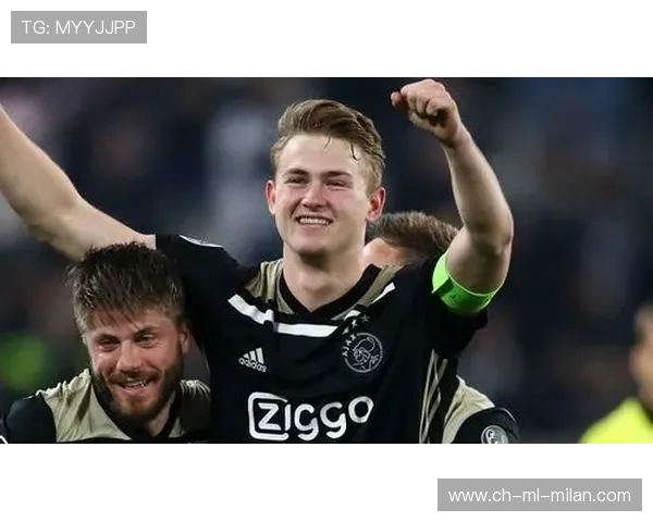 德里赫特高点抢点头槌建功：从赛场到巅峰的英雄之路